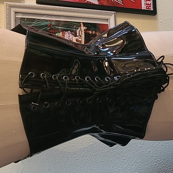 PVC corset from Artifice in England. Only wore once for photo shoot. - Picture 3 of 4